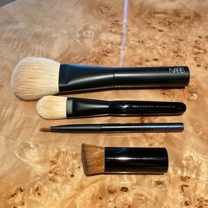 LUXURY MAKEUP BRUSH BUNDLE